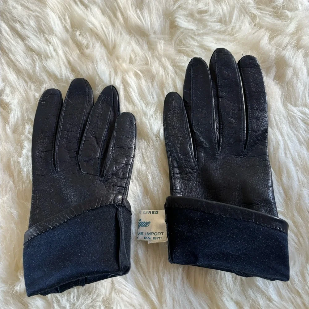 Vintage Classique Leather Made in Italy 100% Silk Lined Gloves, Women's